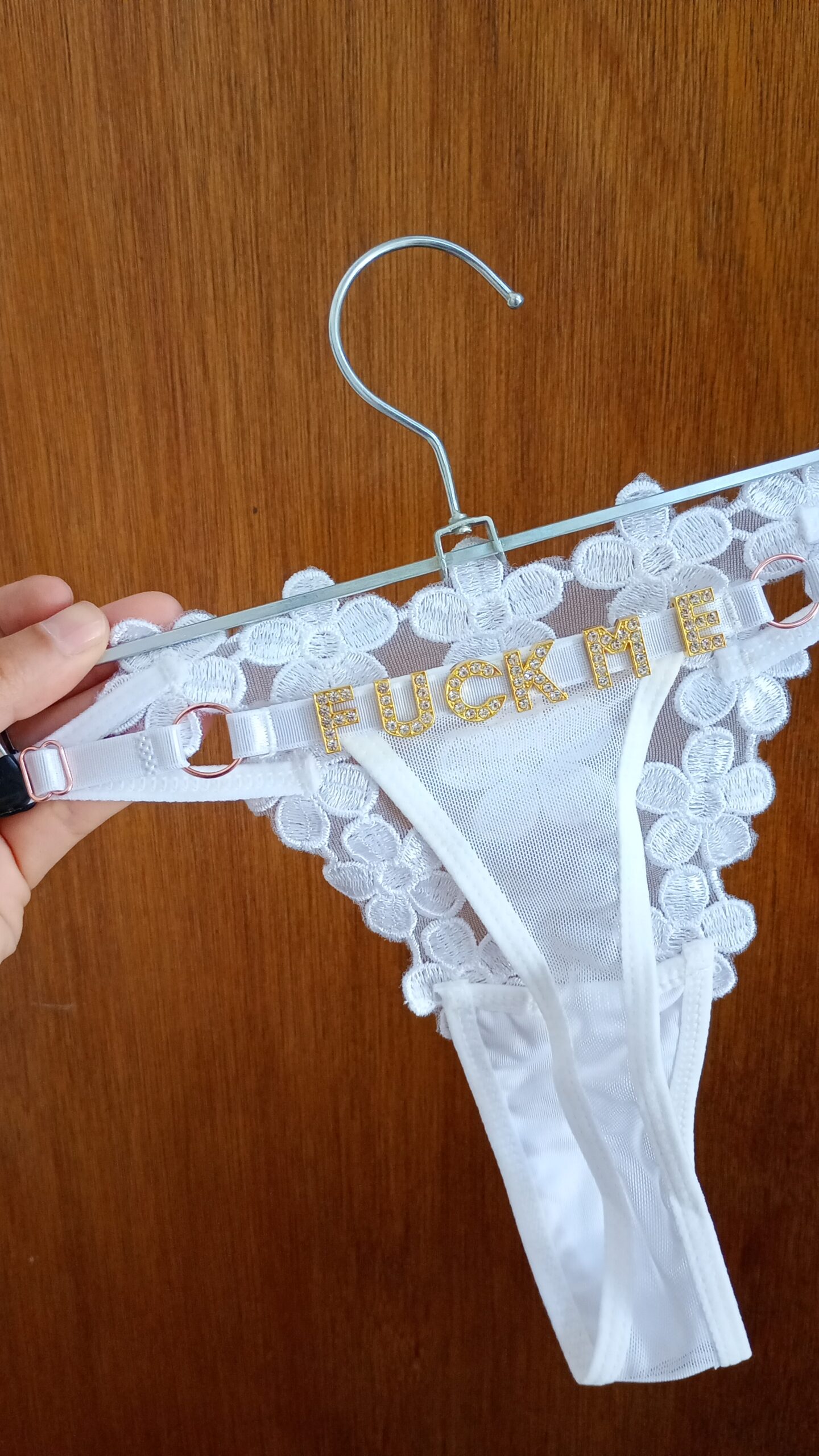 TANGA CON LETRAS DE METAL G-021
